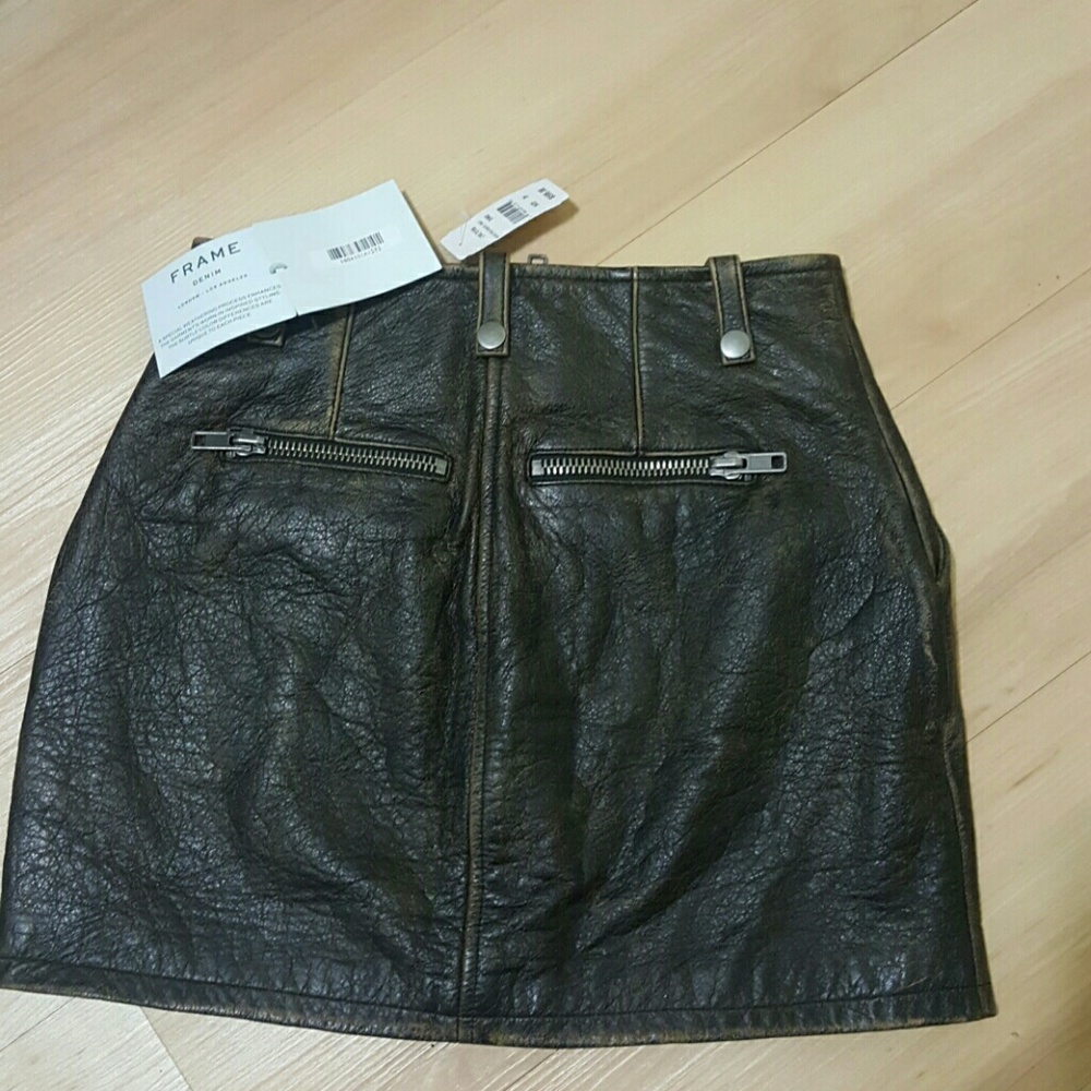 😍 Frame Denim Skirt
